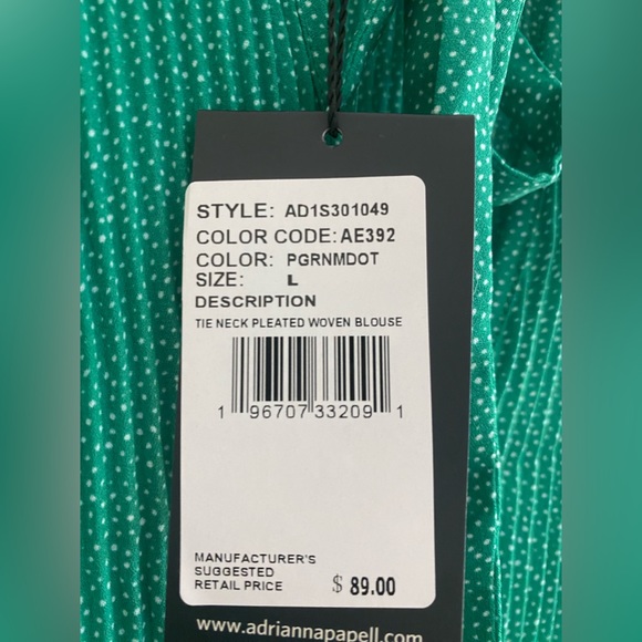 Adrianna Papell blouse Green with white dots. Beautiful pleated, long sleeves. - Picture 8 of 10